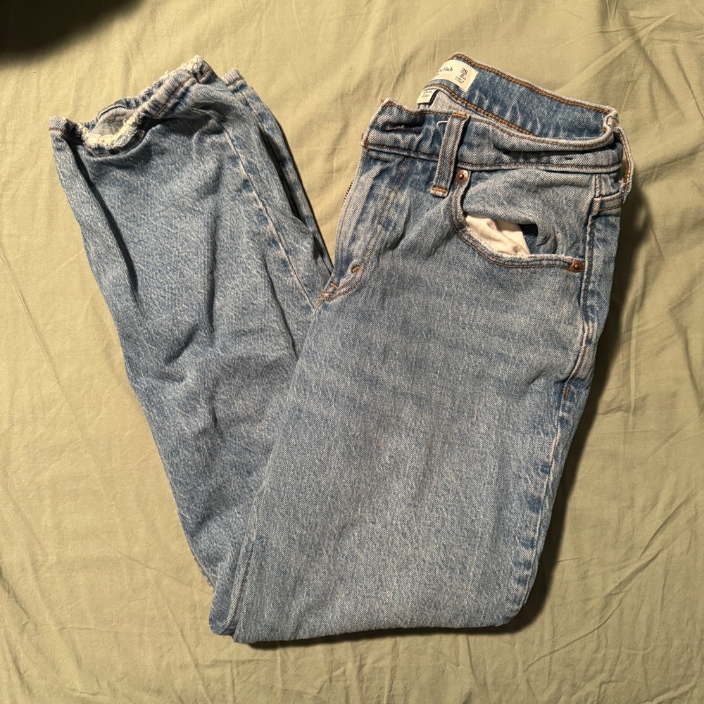 2XSHORT - Abercrombie & Fitch - Curve Love Straight Mid Rise Jean